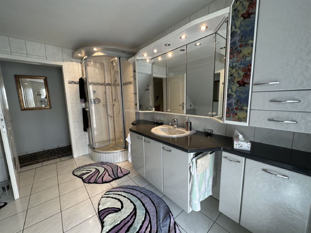 Sehr gepflegtes Einfamilienhaus mit großem Grundstück!