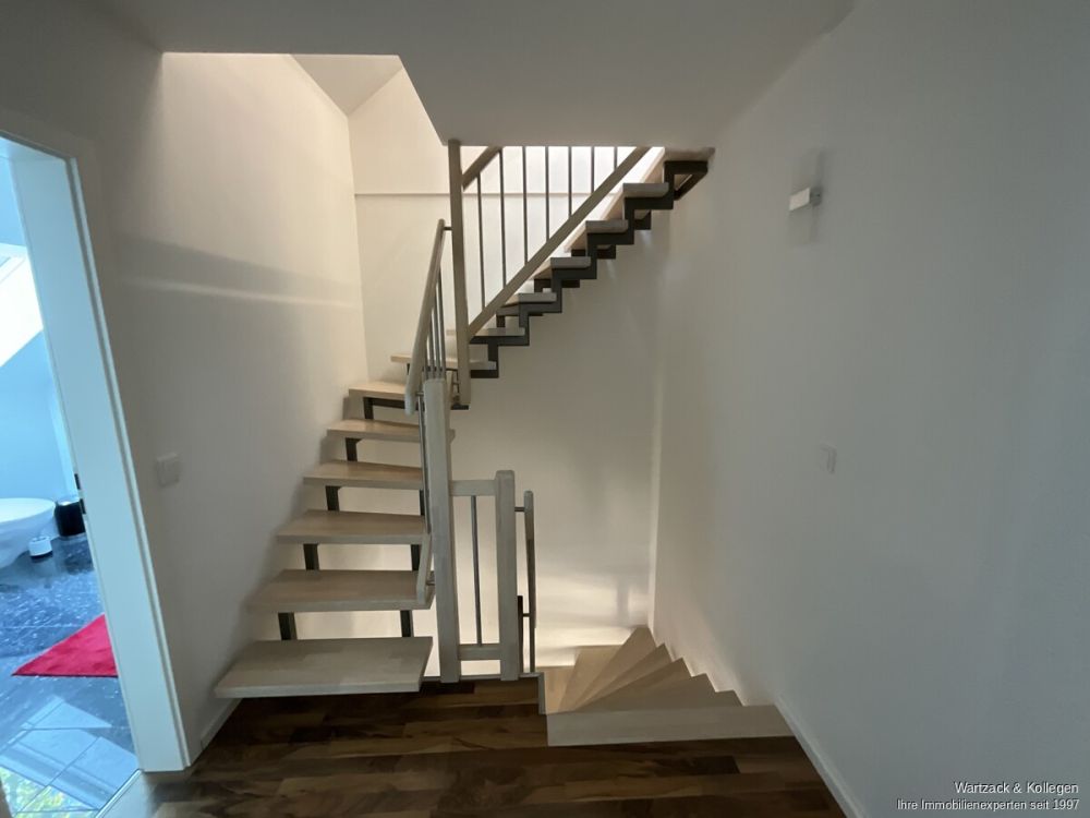 Hier können Sie sofort einziehen 
- viel Platz für die ganze Familie 
und vollständig modernisiert!