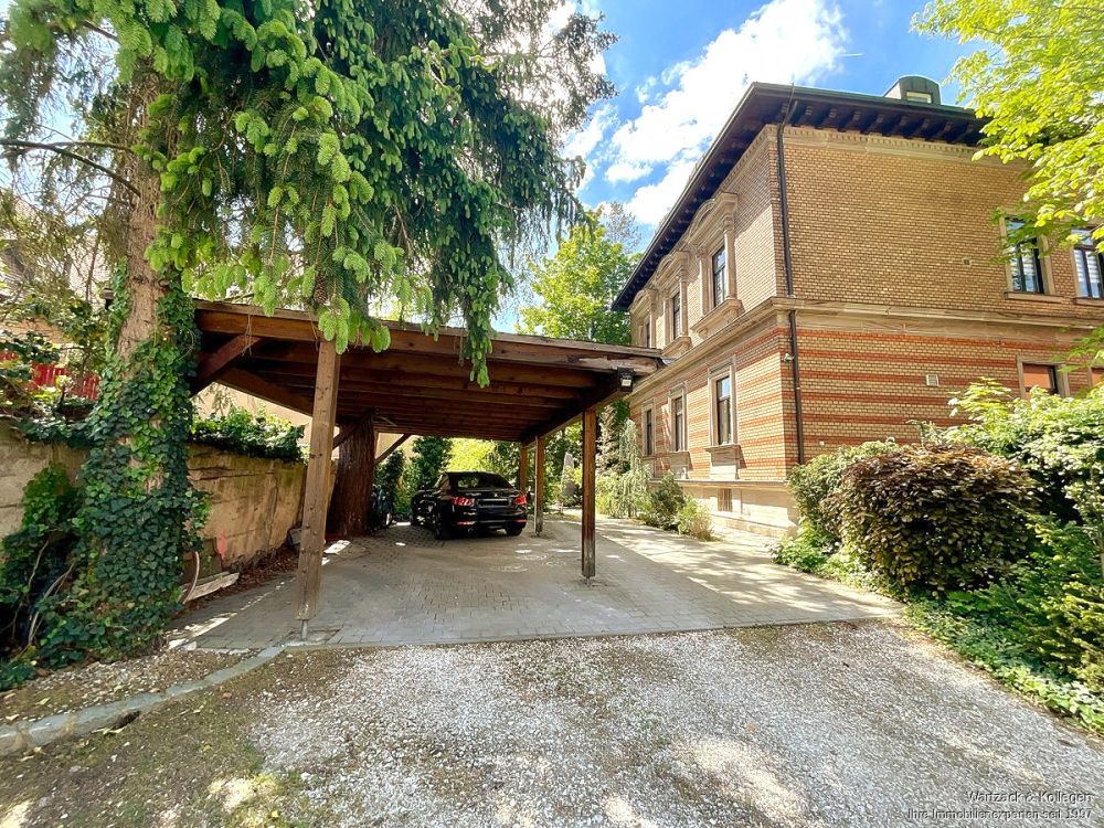 großzügige Dachgeschosswohnung im edlen Gewand in Schwabach