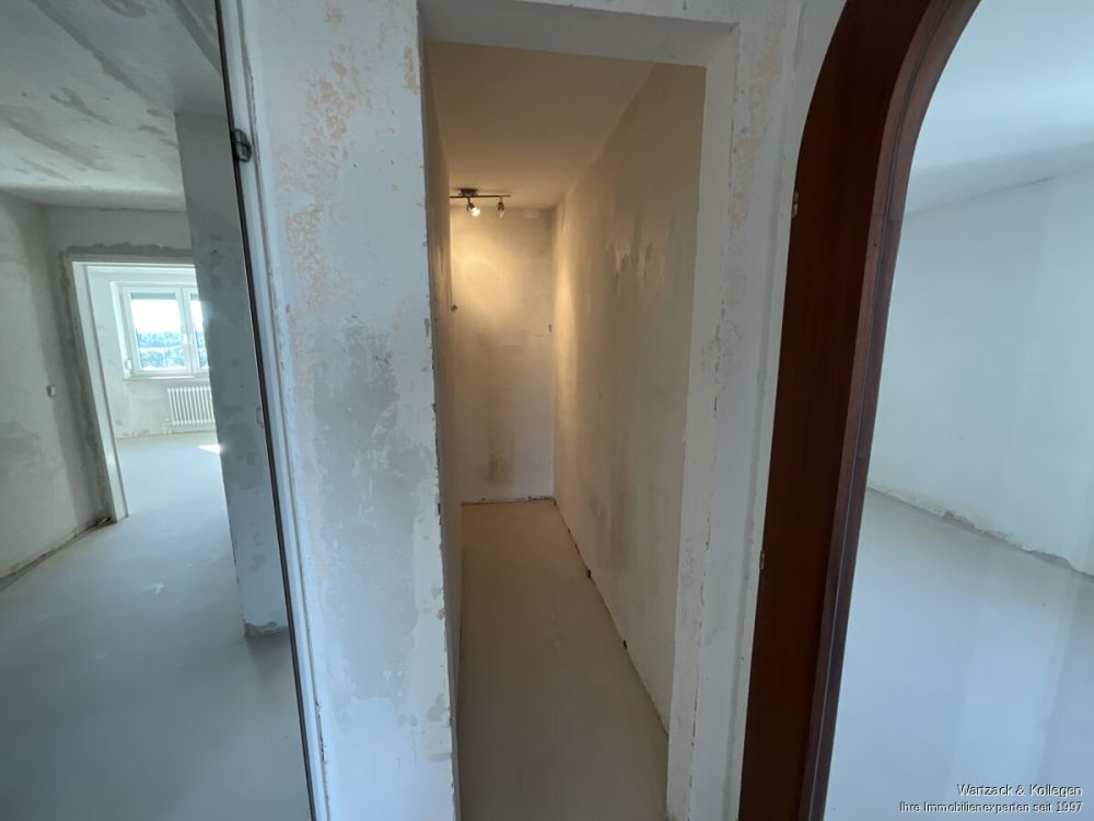 Über den Dächern von Schwaig - 3-Zimmer-Wohnung mit Ausblick, Balkon, Einbauküche und Garage