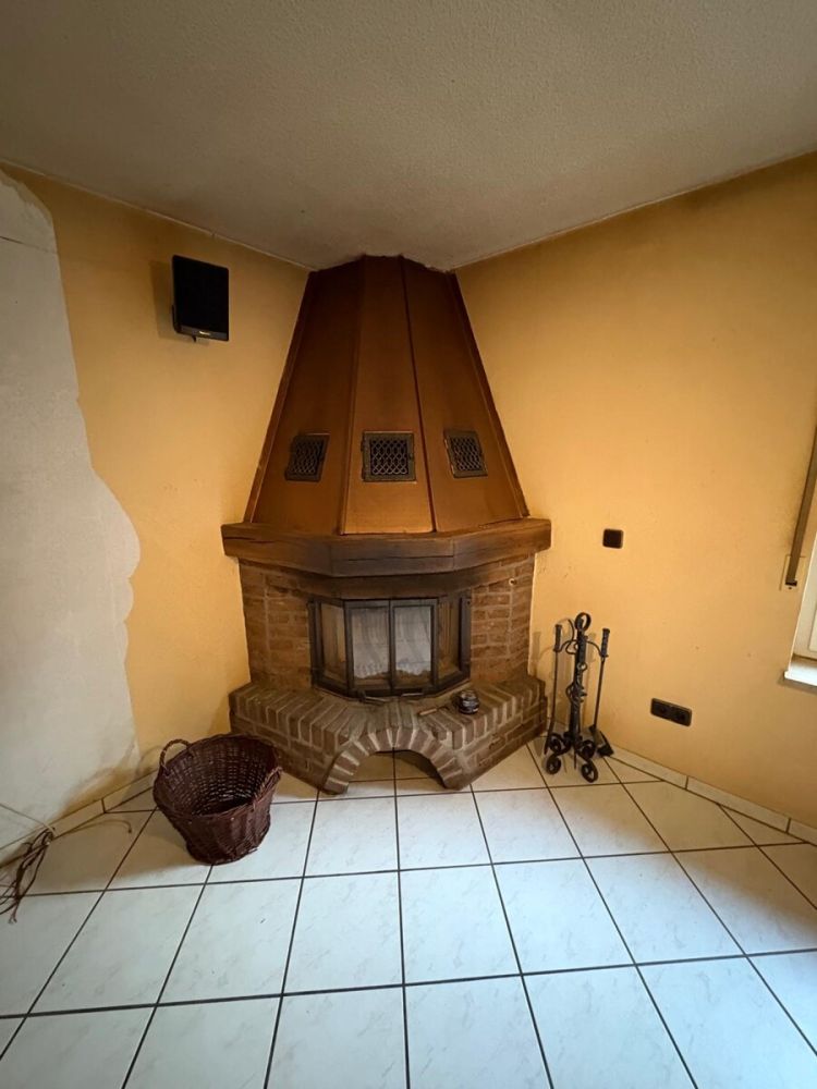 Wohnung 2: Kamin im Wohnbereich