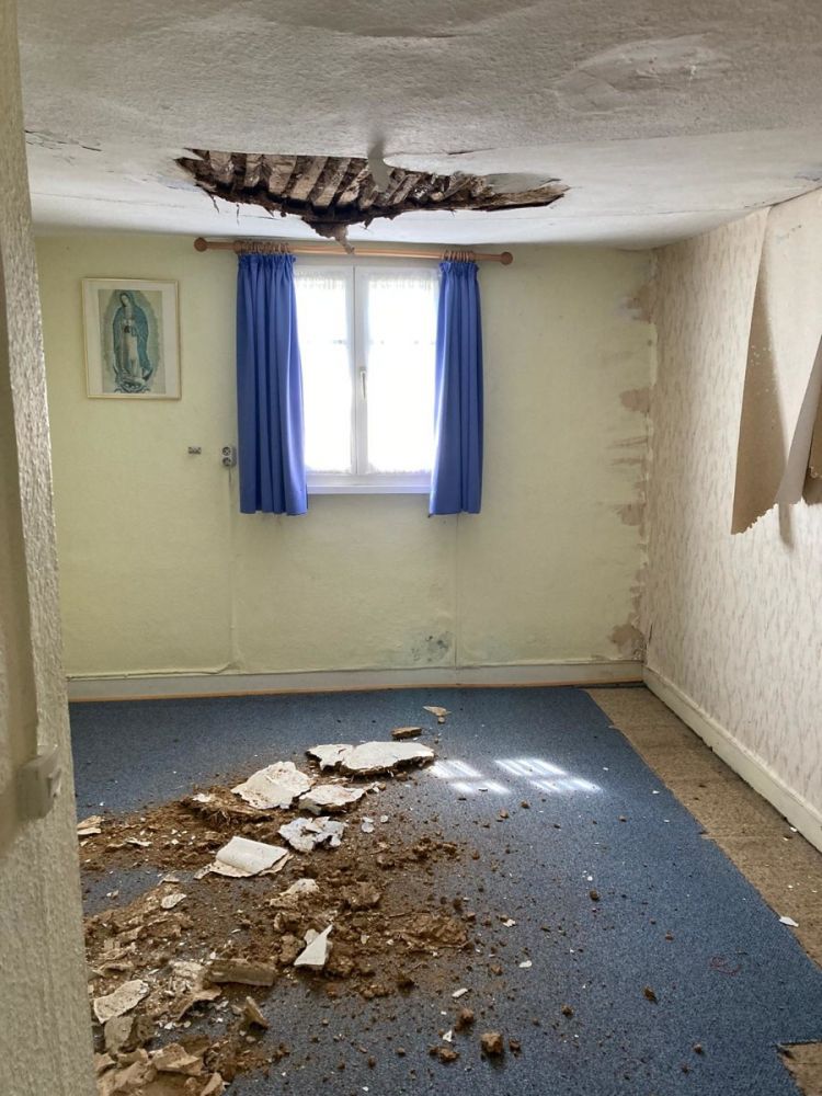 Renovierungsbedürftiges Fachwerkhaus mit Nebengebäude in Lindlar-Kapellensüng