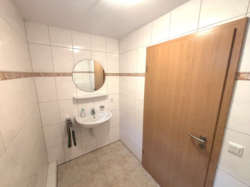 Freistehendes Einfamilienhaus mit repräsentativem Entree + Bürofläche (23)