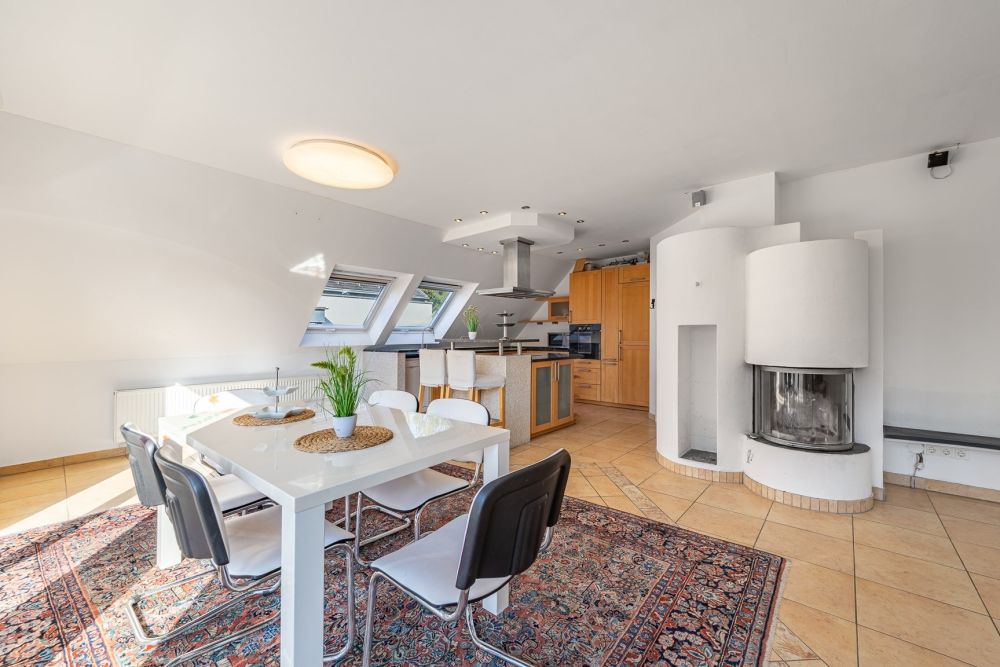 Zweifamilienhaus der Extraklasse - Hier lässt es sich gut leben und arbeiten