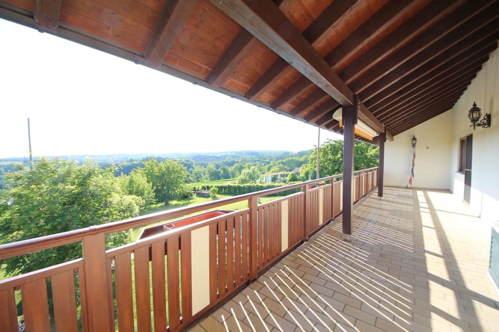 großzügiger Balkon Erdgeschoss