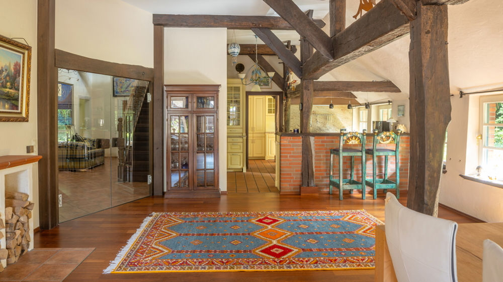 Reetdach-Anwesen mit Sommer-Gästehaus, Garage und Parkgrundstück / nur ca. 600 m zum Zw´ahner Meer