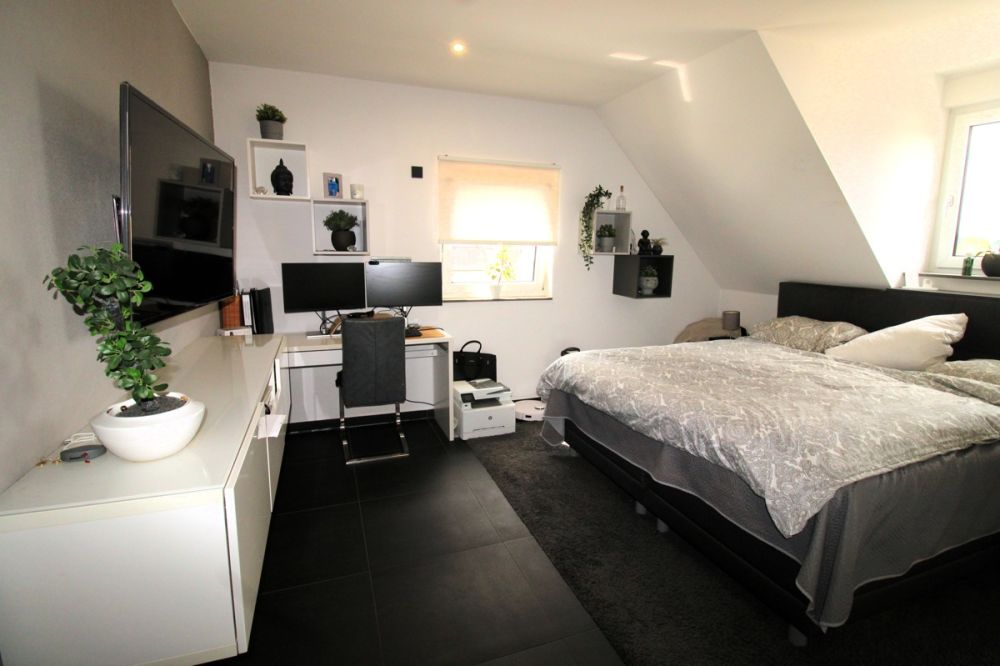 Ideal, um Wohnen und Arbeit zu verbinden: Top saniertes Wohn- und Geschäftshaus in Allersberg!