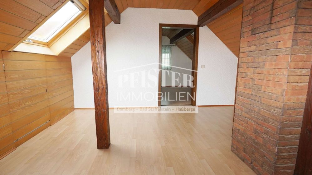 Zweifamilienhaus + Einliegerwohnung in zentraler Lage von Hallstadt