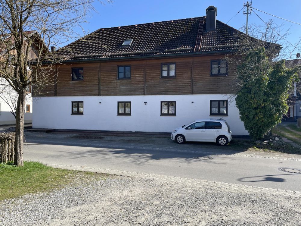 HISTORISCHE 4 ZIMMER-WOHNUNG IM ERDGESCHOSS