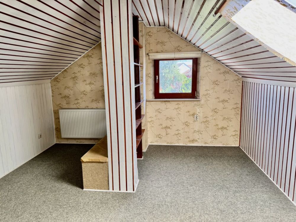 Ein- bis Zweifamilienhaus + Bauplatz