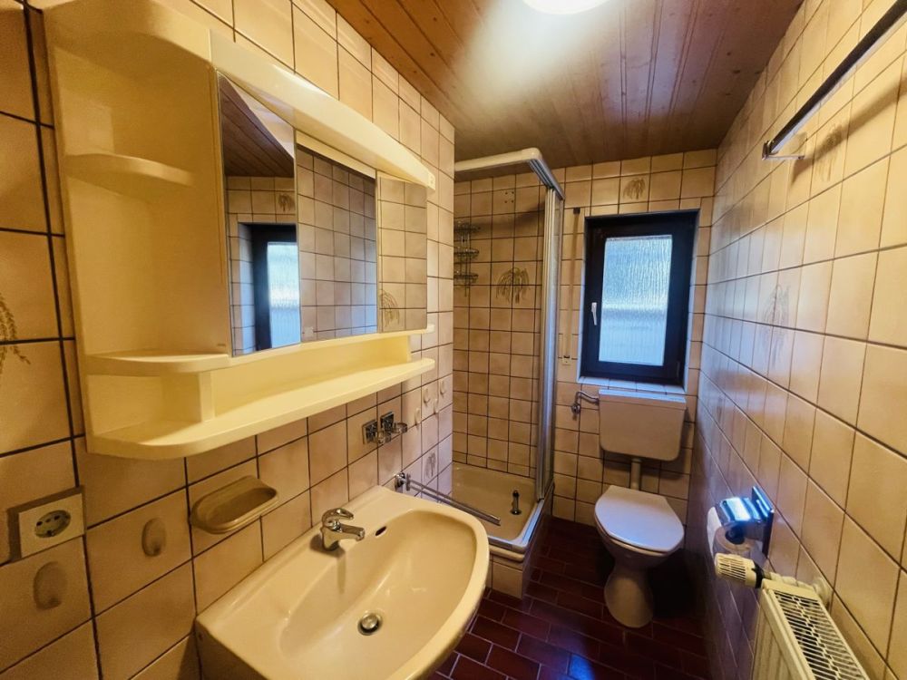 Gartenparadies - Zweifamilienhaus mit Einliegerwohnung