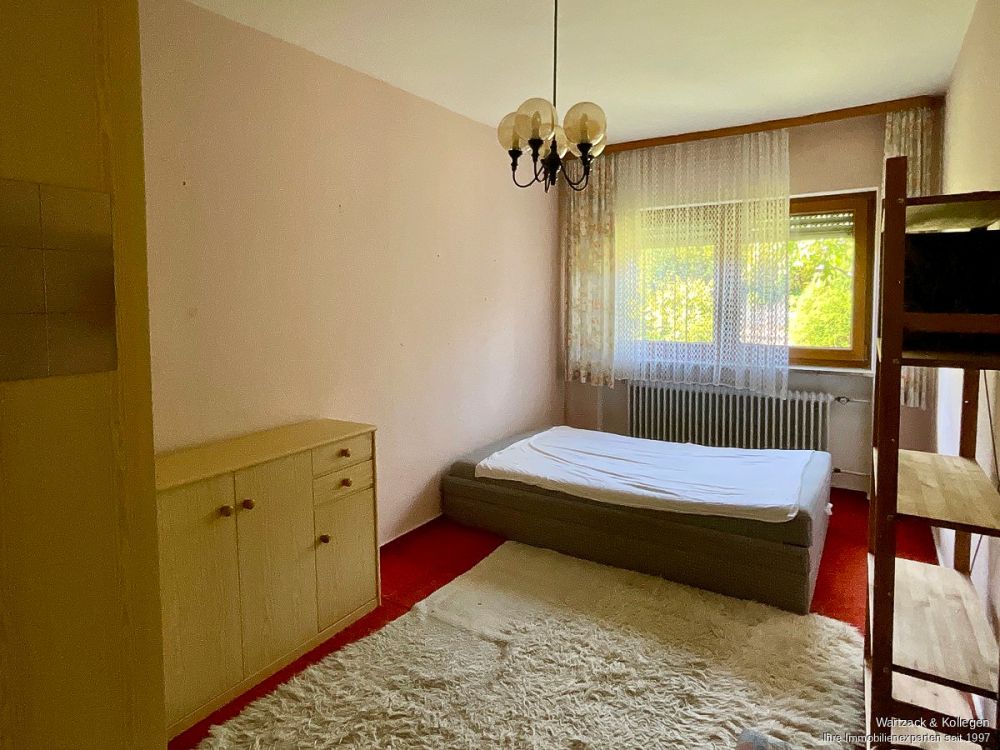 Familiendomizil: Bungalow mit Souterrainflächen