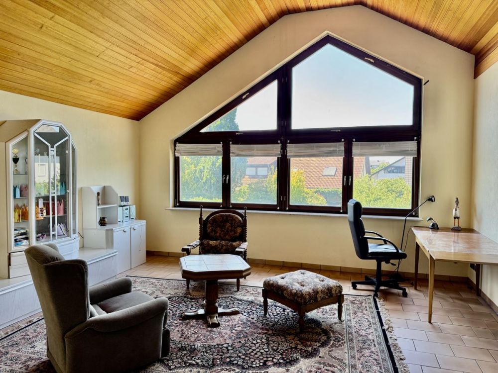 Freistehendes Einfamilienhaus in Traumlage
- Offen, großzügig und umgeben von Grün -