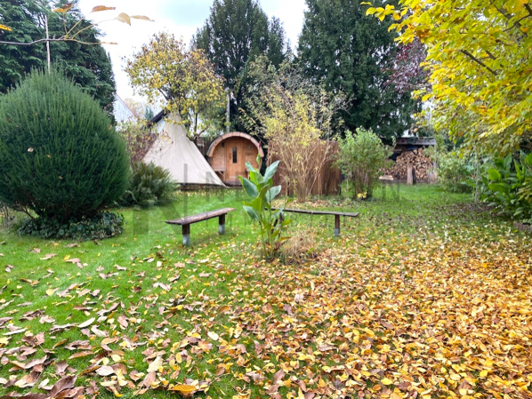 Mehrfamilienhaus mit Gewerbeeinheit (teilvermietet) und großem Garten