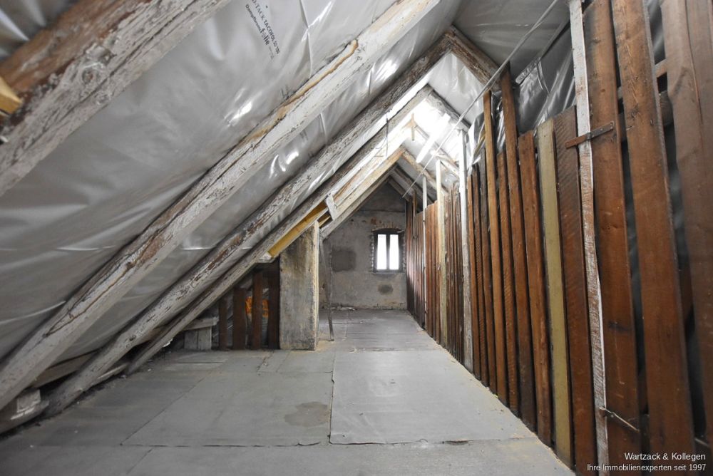 gemütliche 
4,5-Zimmer-Dachwohnung
zwischen Stadtpark & Marktplatz