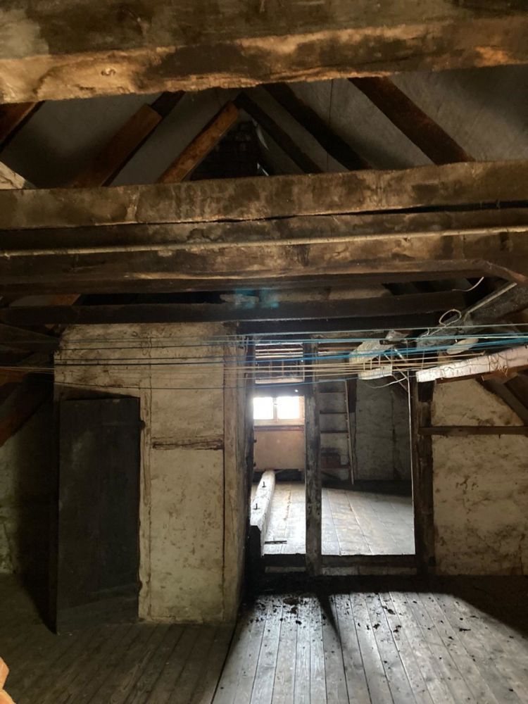 Renovierungsbedürftiges Fachwerkhaus mit Nebengebäude in Lindlar-Kapellensüng