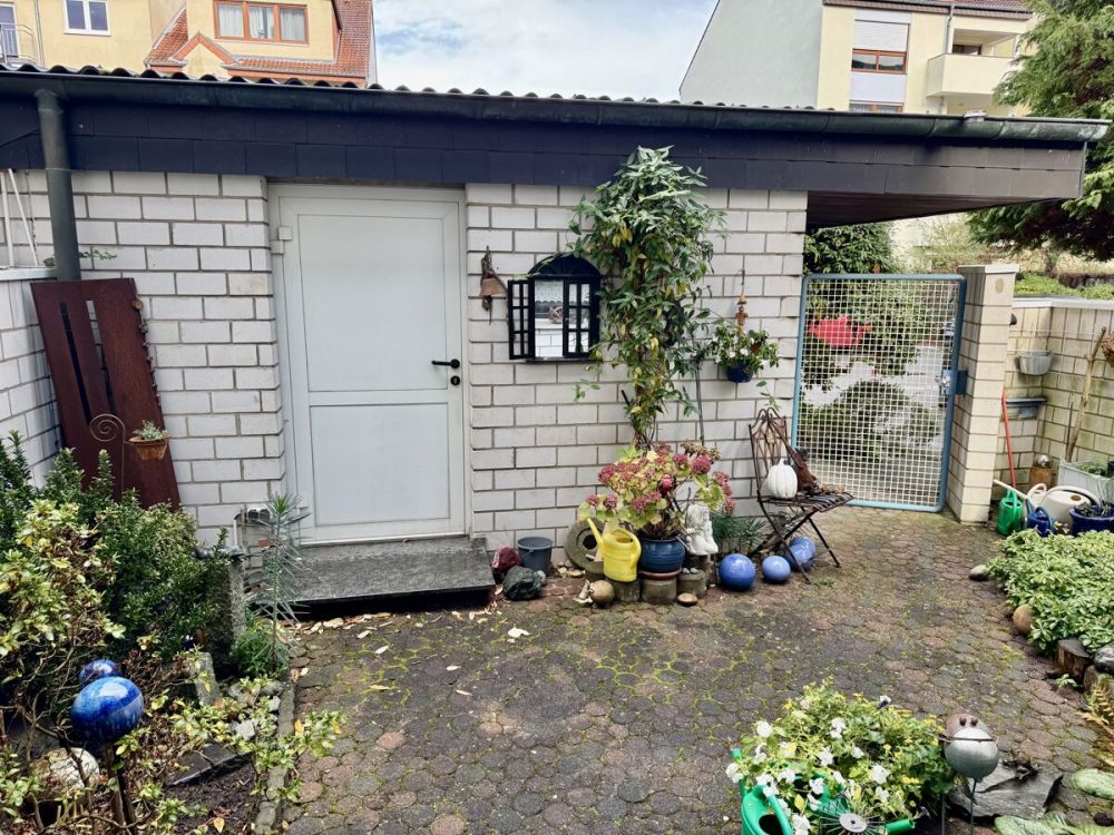 Architektur mit Charakter
großzügiges Split-Level-Haus mit 
separaten Vordergebäude, Garten & Garage