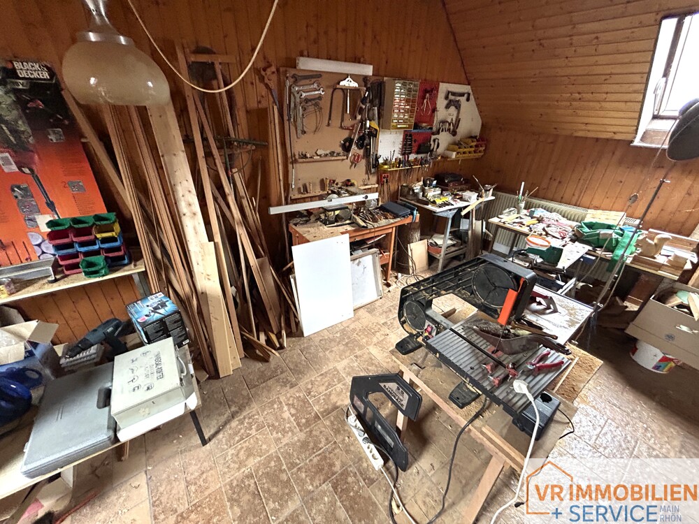 Haus mit Geschichte: Ehemaliger Dorfladen mit Wohnhaus und Nebengebäuden in 97645 Urspringen!