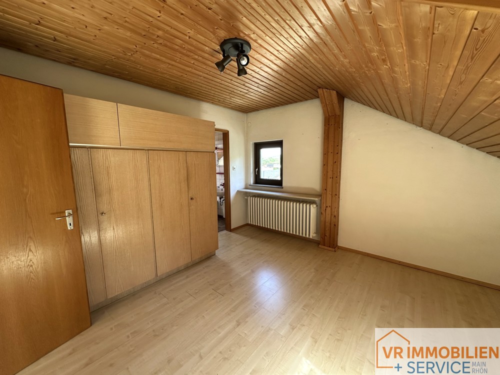 Ihr Eigenheim im Grünen- Wohnhaus mit Doppelgarage und Garten in 97616 Bad Neustadt/S.