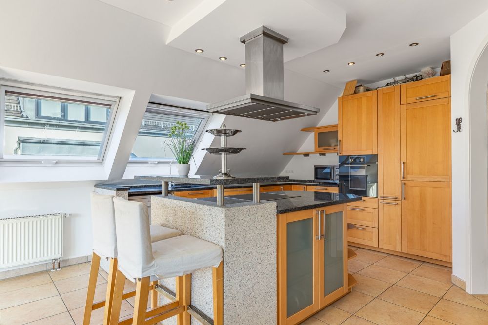 Zweifamilienhaus der Extraklasse - Hier lässt es sich gut leben und arbeiten