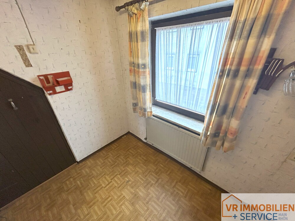 Wohnen & Leben auf dem Land: Großzügiges Wohnhaus mit Halle und Garten in 97633 Gollmuthhausen!