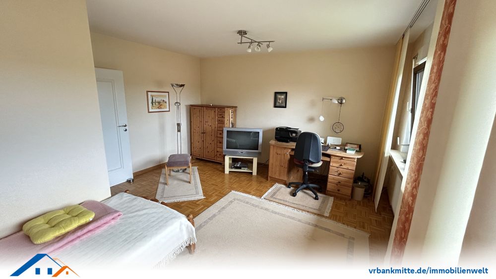 Charmantes Einfamilienhaus mit großem Grundstück, Garage und Blockhütte in Rüdershausen