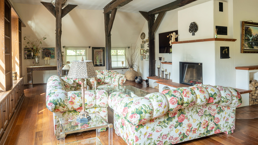 Reetdach-Anwesen mit Sommer-Gästehaus, Garage und Parkgrundstück / nur ca. 600 m zum Zw´ahner Meer