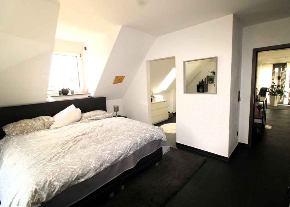 Ideal, um Wohnen und Arbeit zu verbinden: Top saniertes Wohn- und Geschäftshaus in Allersberg!