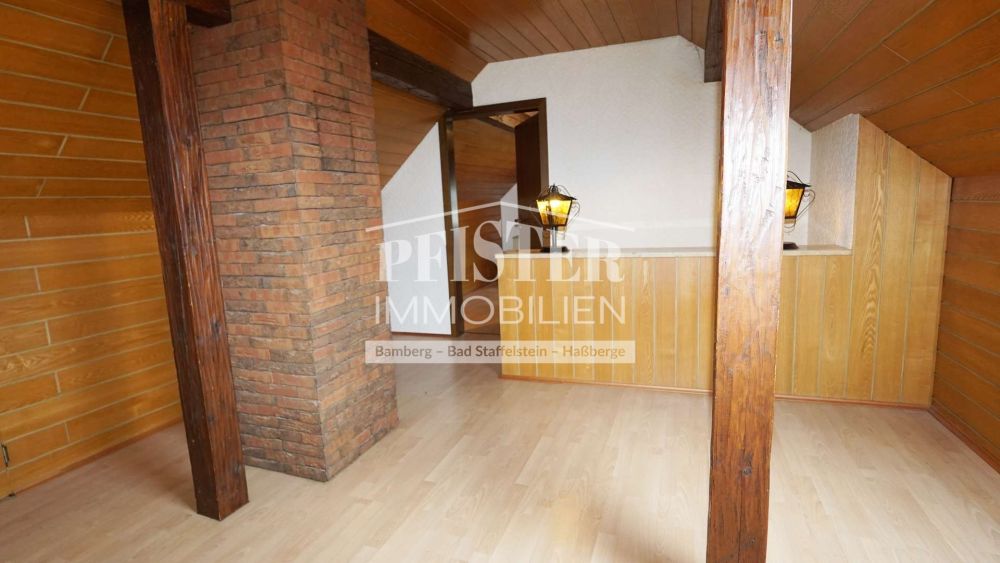 Zweifamilienhaus + Einliegerwohnung in zentraler Lage von Hallstadt