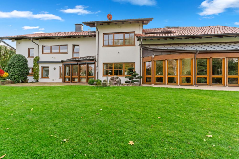 Einzigartiges Mehrgenerationenhaus inklusive traumhaftem Wellnessbereich auf weitläufigem Grundstück