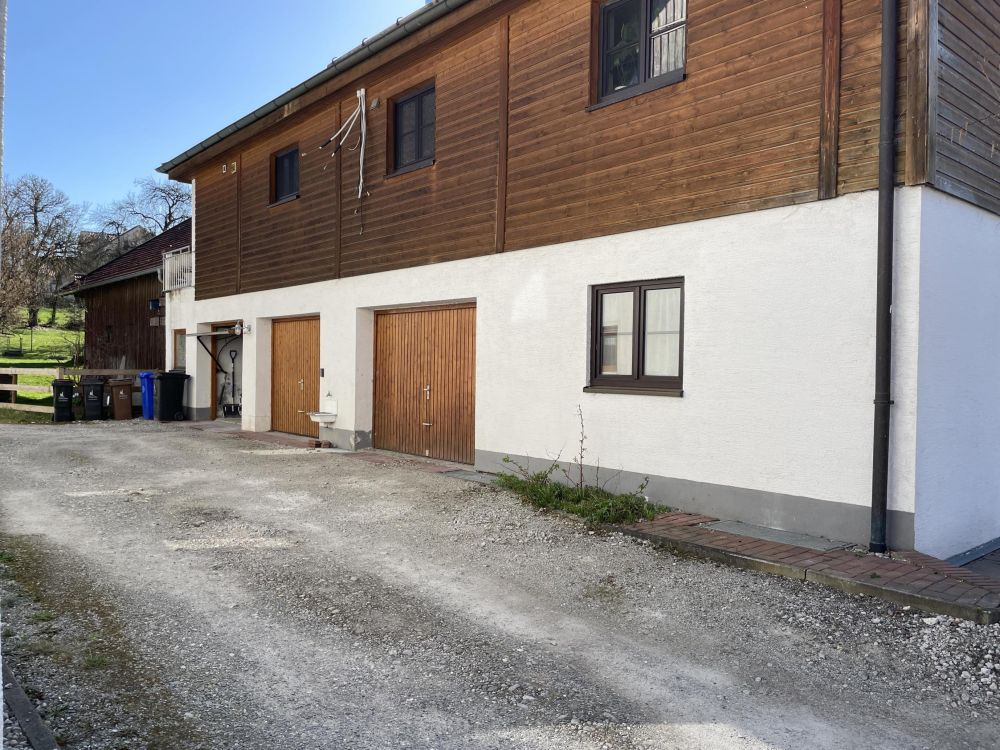 HISTORISCHE 4 ZIMMER-WOHNUNG IM ERDGESCHOSS