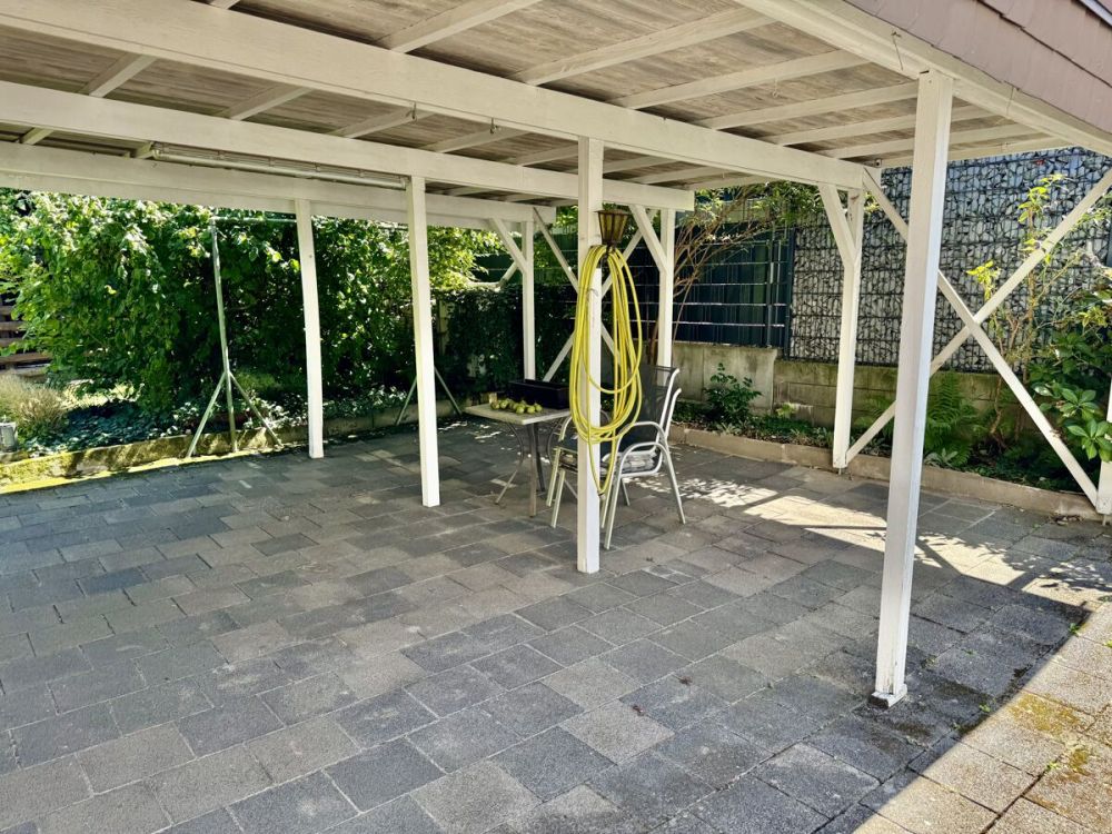 Ein- bis Zweifamilienhaus + Bauplatz