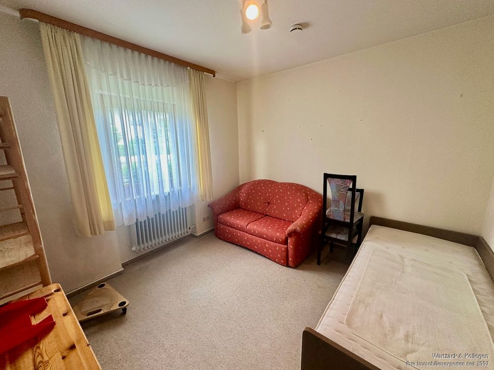 Familiendomizil: Bungalow mit Souterrainflächen