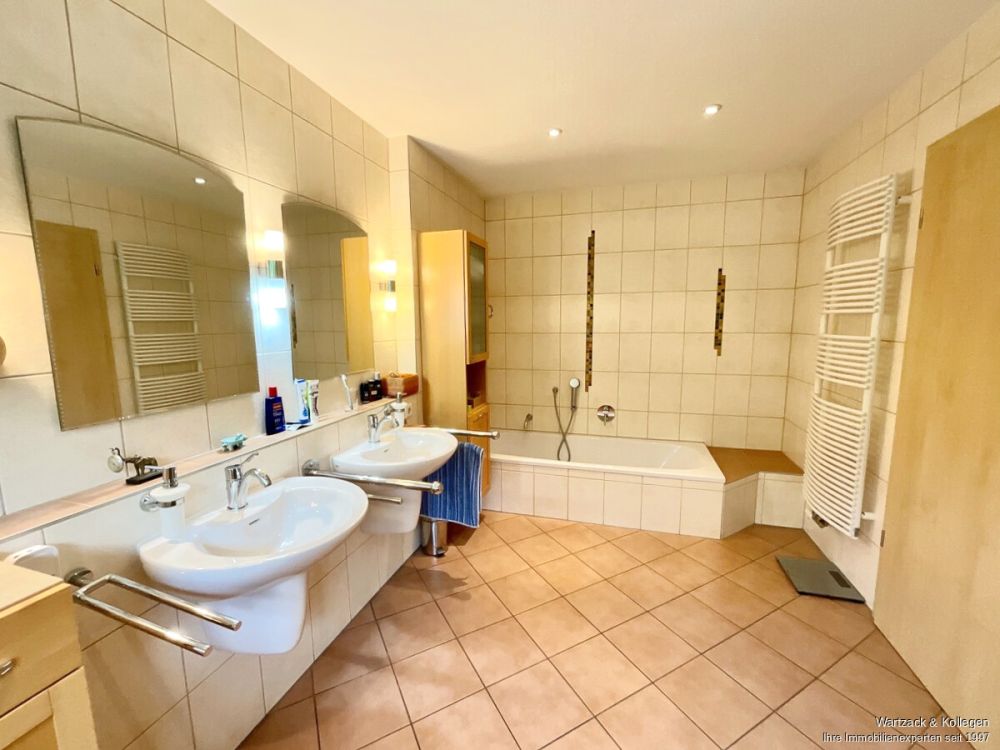Doppelwaschtisch & Badewanne
