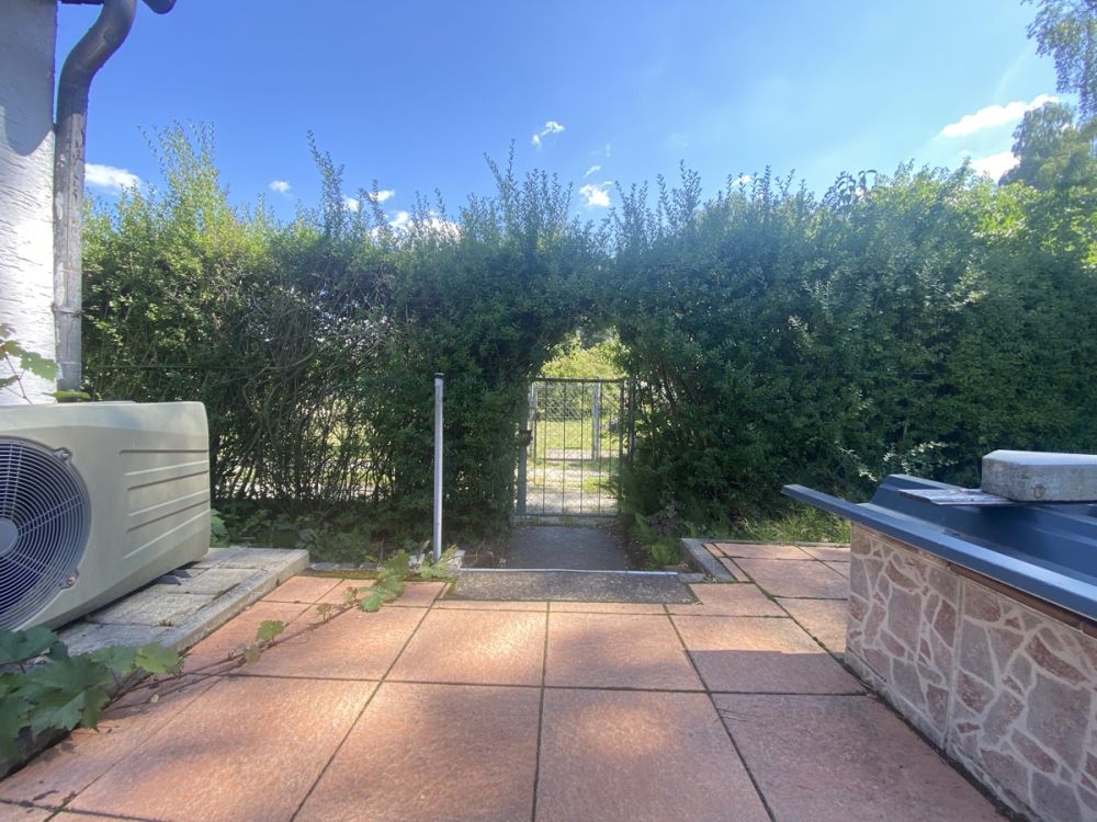 Wohnen am Merklsteig - Charmantes Reihenmittelhaus mit Garage, Wintergarten, Freischwimmbecken und zusätzlichem Gartengrundstück in begehrter Wohnlage in Weiden!