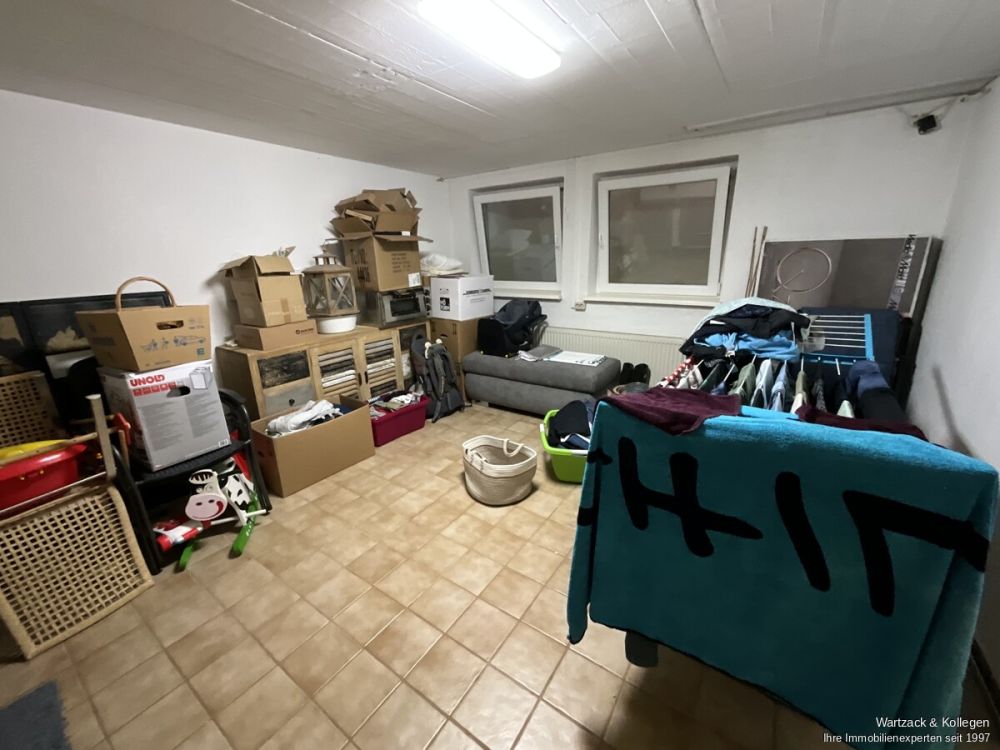 Hier können Sie sofort einziehen 
- viel Platz für die ganze Familie 
und vollständig modernisiert!