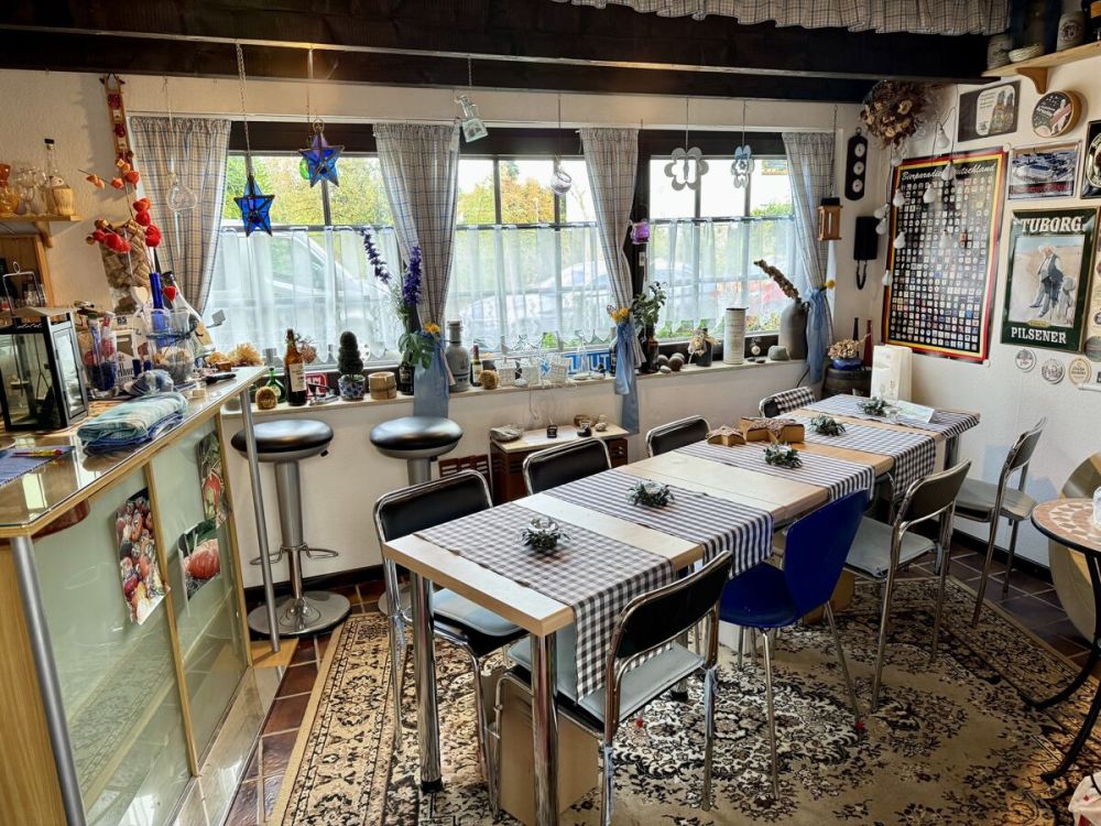 Architektur mit Charakter
großzügiges Split-Level-Haus mit 
separaten Vordergebäude, Garten & Garage