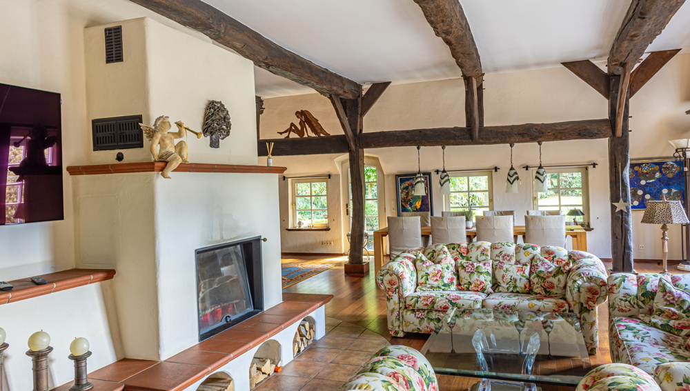 Reetdach-Anwesen mit Sommer-Gästehaus, Garage und Parkgrundstück / nur ca. 600 m zum Zw´ahner Meer