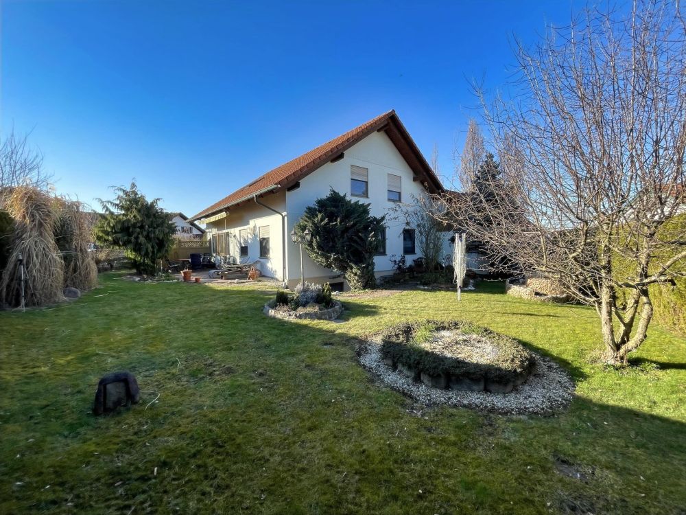 ZWEIFAMILIENHAUS + SOUTERRAIN IN DÖSINGEN