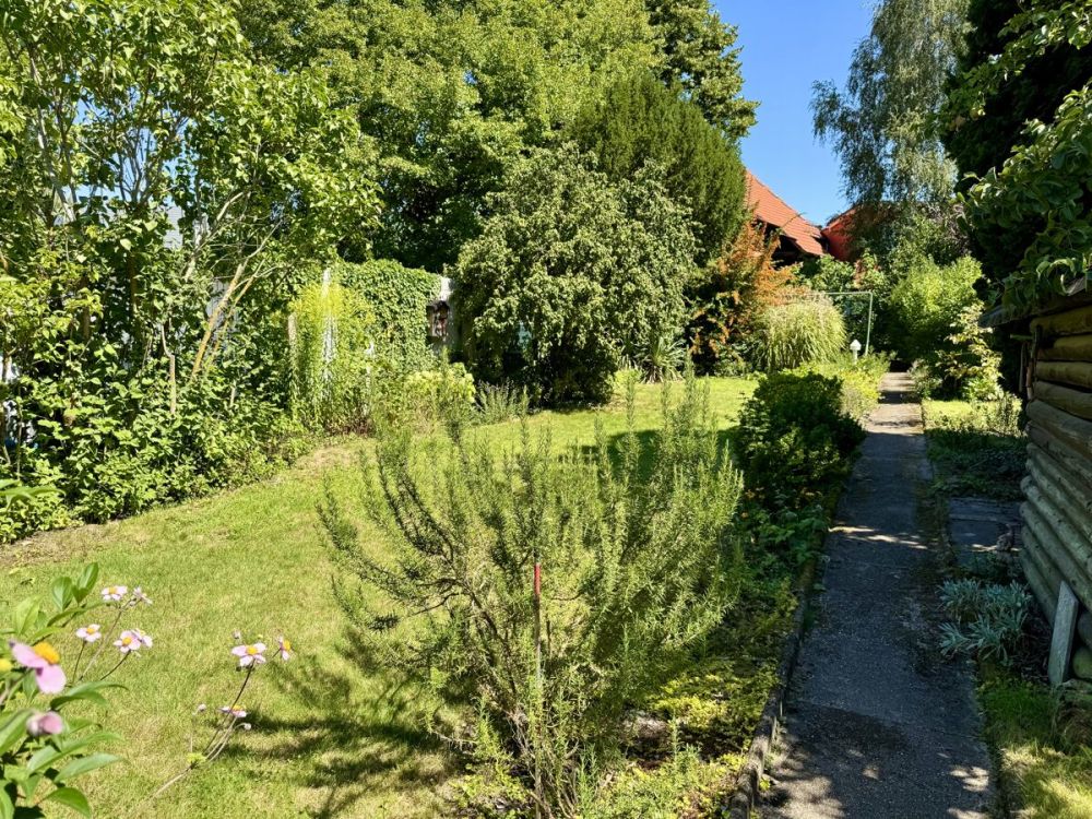 Ein- bis Zweifamilienhaus + Bauplatz