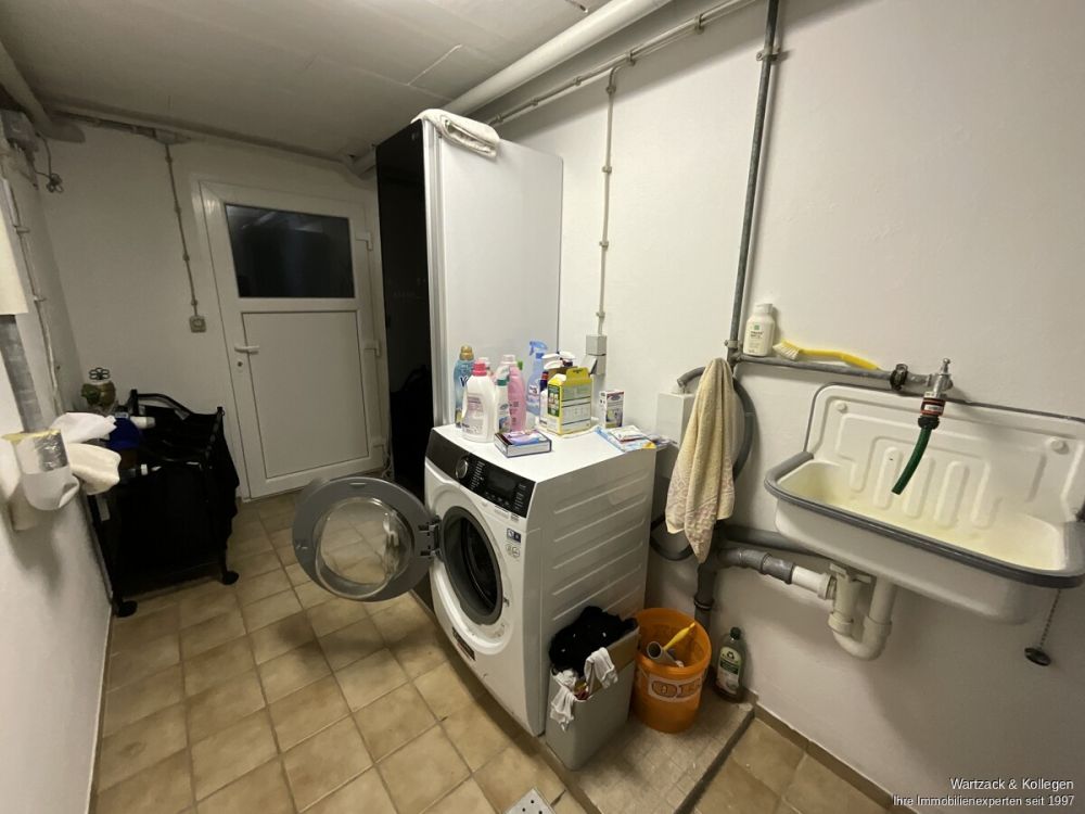 Hier können Sie sofort einziehen 
- viel Platz für die ganze Familie 
und vollständig modernisiert!