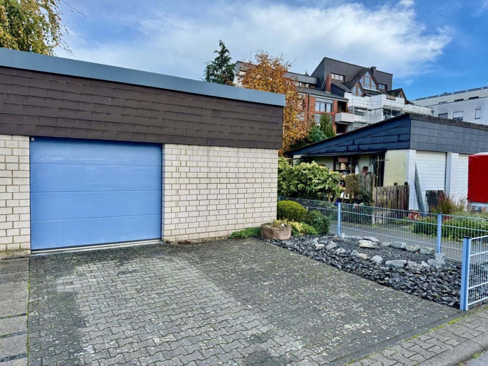 Architektur mit Charakter
großzügiges Split-Level-Haus mit 
separaten Vordergebäude, Garten & Garage