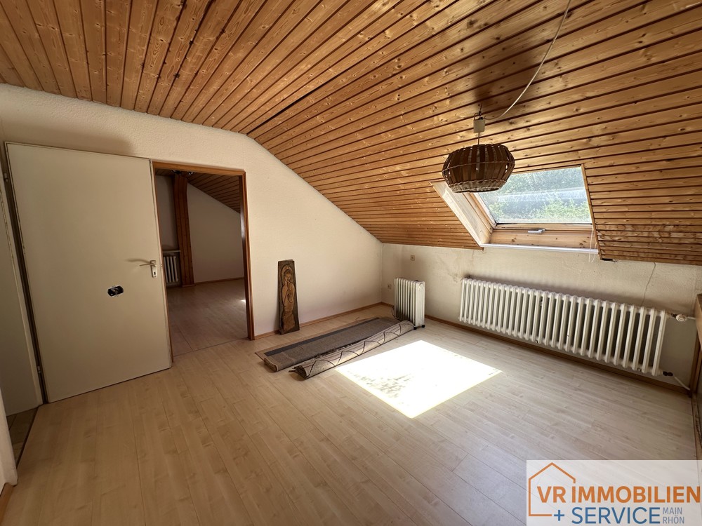 Ihr Eigenheim im Grünen- Wohnhaus mit Doppelgarage und Garten in 97616 Bad Neustadt/S.