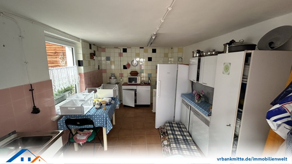 Gepflegtes Einfamilienhaus mit geräumiger Scheune und Garten