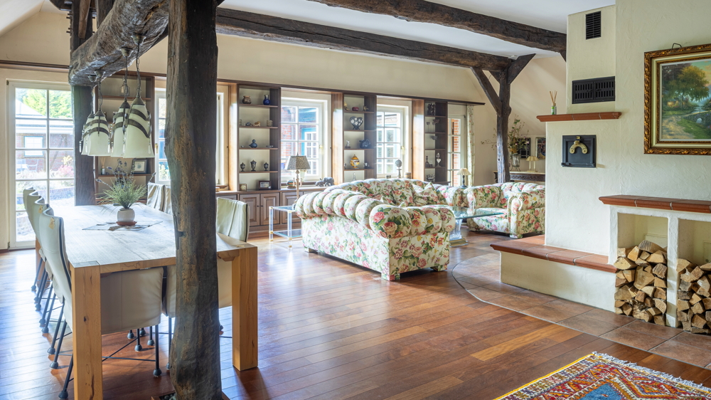 Reetdach-Anwesen mit Sommer-Gästehaus, Garage und Parkgrundstück / nur ca. 600 m zum Zw´ahner Meer