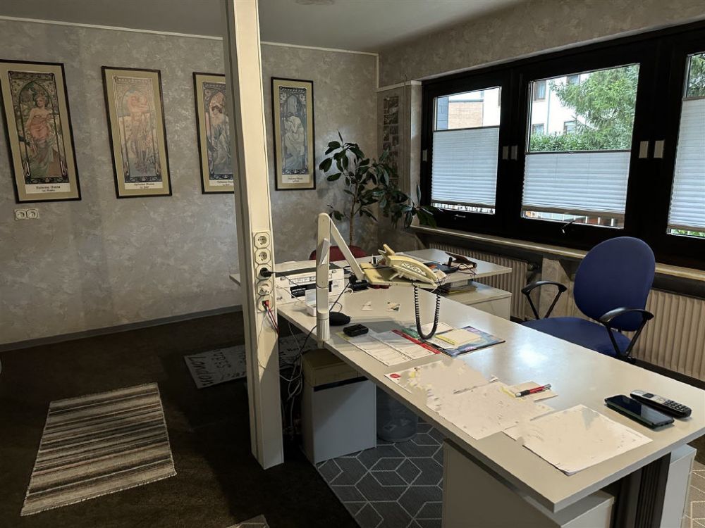 Luxus trifft Funktionalität: Einfamilienhaus mit Büro in Top-Lage