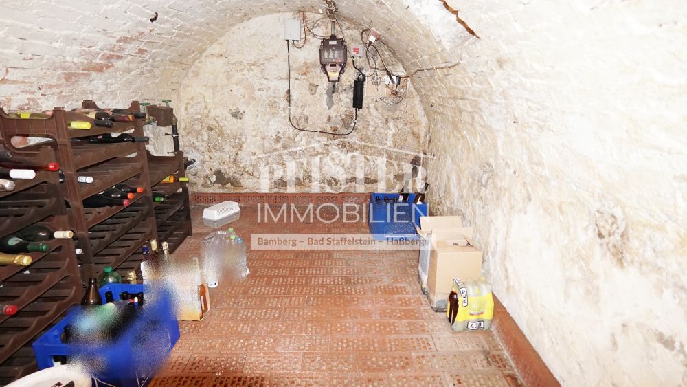 Zweifamilienhaus + Einliegerwohnung in zentraler Lage von Hallstadt