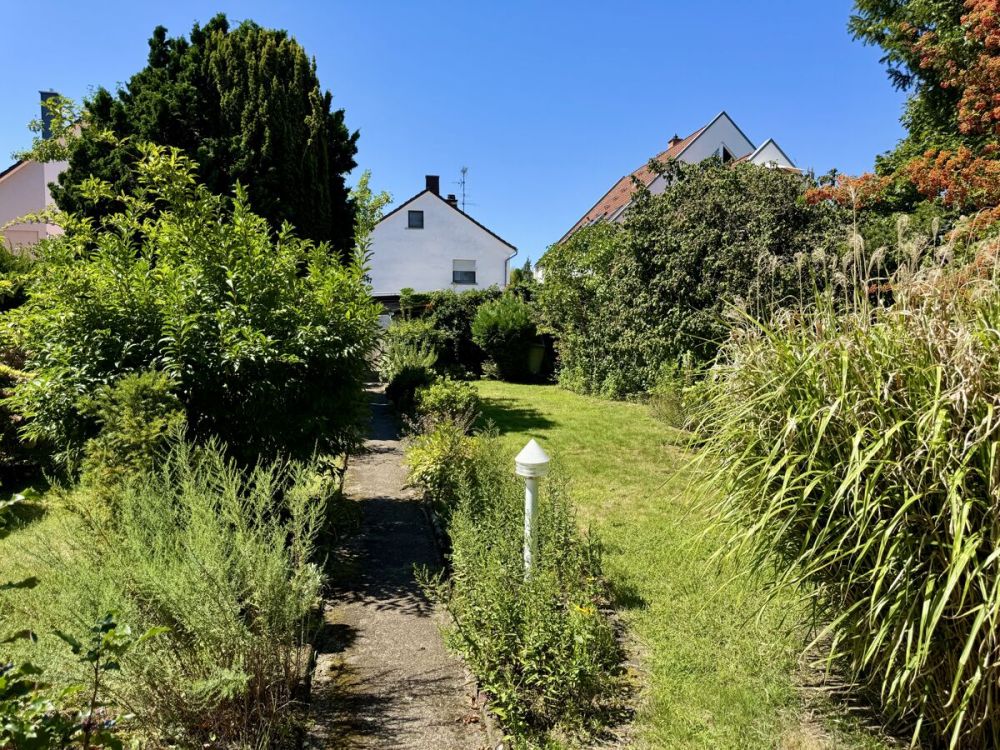 Ein- bis Zweifamilienhaus + Bauplatz