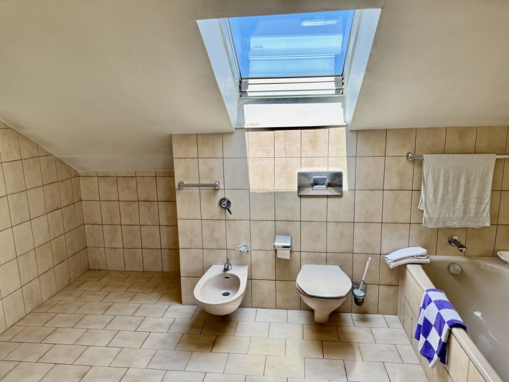 Freistehendes Einfamilienhaus in Traumlage
- Offen, großzügig und umgeben von Grün -