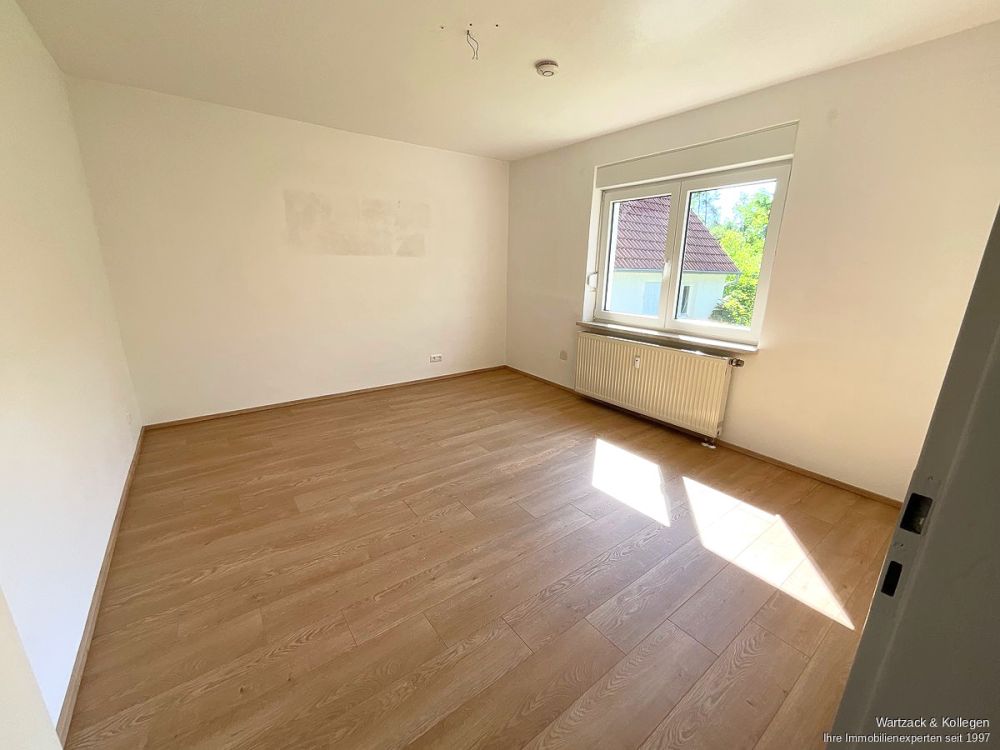 Interessante Kapitalanlage - Doppelhaus mit 2 Wohnungen und einer Doppelhaushälfte in Büchenbach